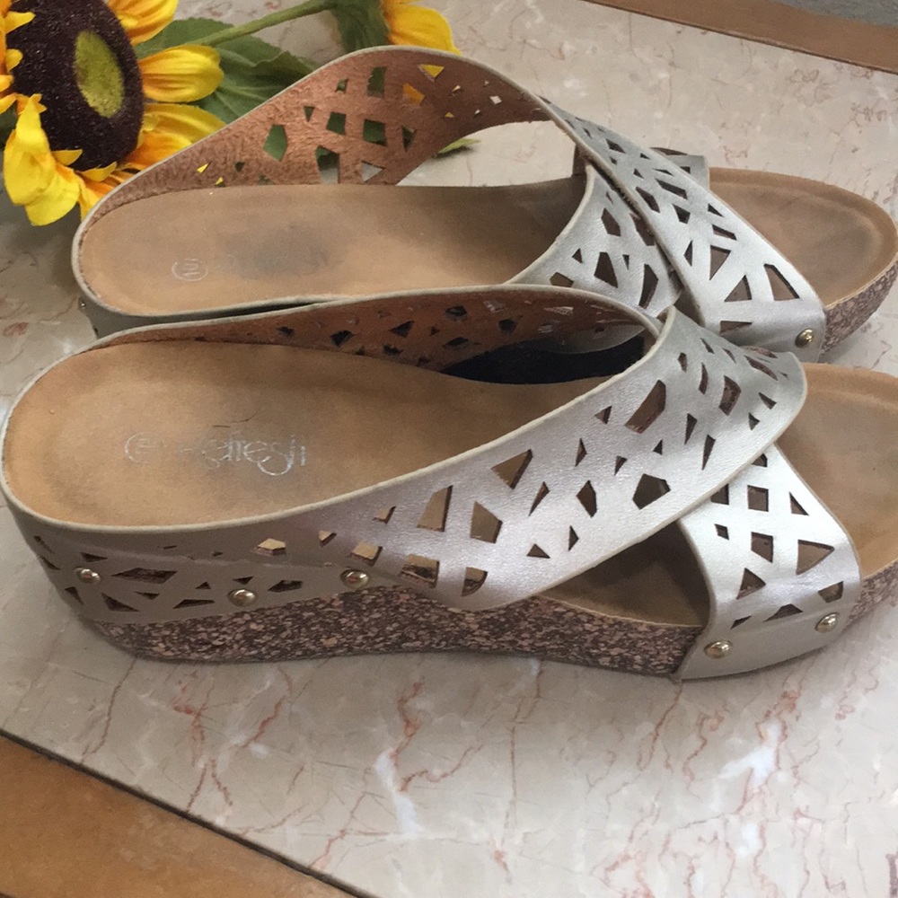 Refresh Wedge Sandals - Picture 5 of 7